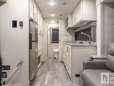 2023 Tiffin Motorhomes Wayfarer - Photo 8