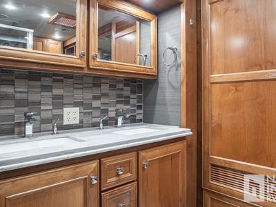 2020 Tiffin Motorhomes Phaeton - Photo 24