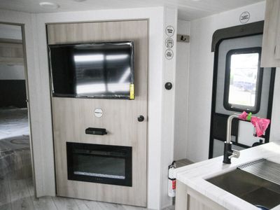 2026 East to West, Inc. Della Terra 275BH - Photo 8