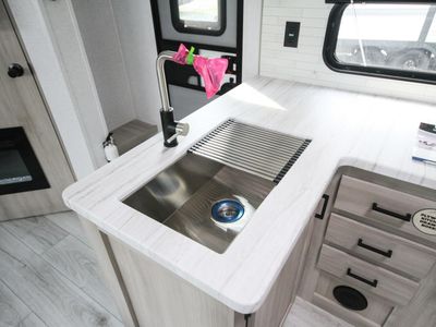 2026 East to West, Inc. Della Terra 275BH - Photo 13