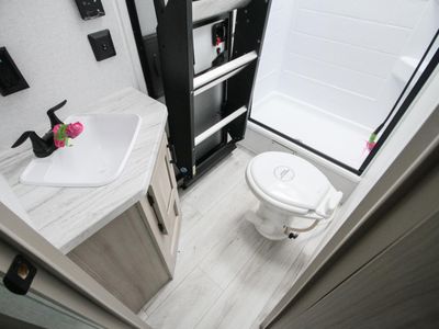 2026 East to West, Inc. Della Terra 275BH - Photo 19