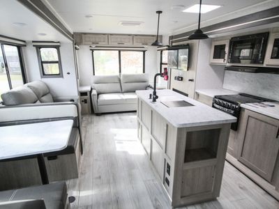 2026 East to West, Inc. Della Terra 272RL - Photo 5