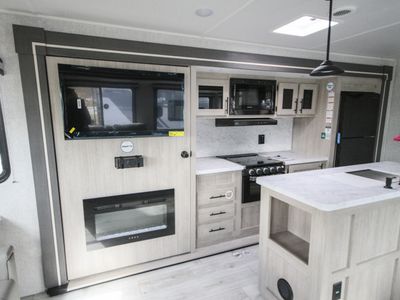 2026 East to West, Inc. Della Terra 272RL - Photo 11