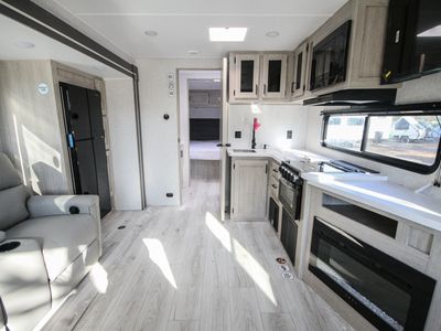 2026 East to West, Inc. Della Terra 251RD - Photo 5