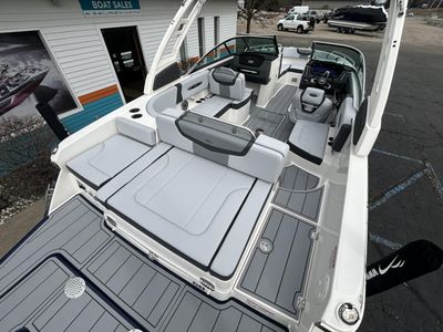 2025 Chaparral 247 SSX - Photo 13