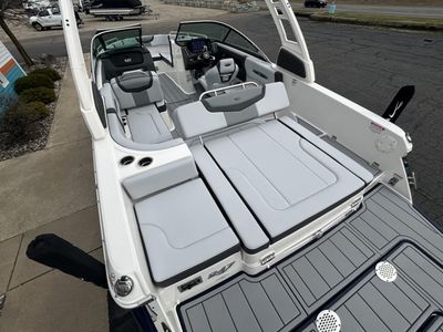2025 Chaparral 247 SSX - Photo 11