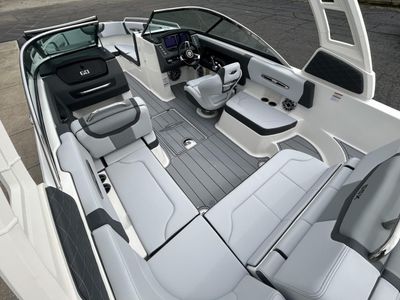 2025 Chaparral 247 SSX - Photo 12