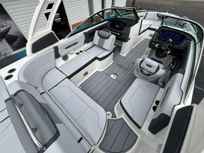 2025 Chaparral 247 SSX - Photo 15