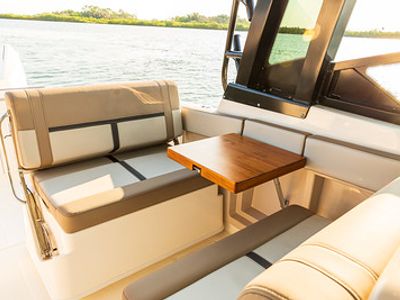 2026 Boston Whaler 330 VANTAGE - Photo 13