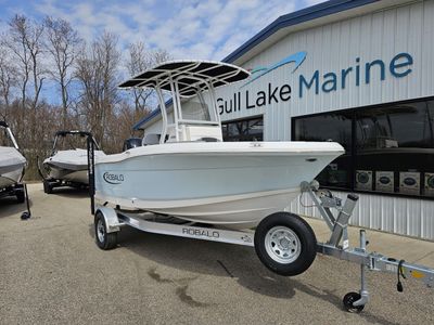 2025 Robalo R180 - Photo 1