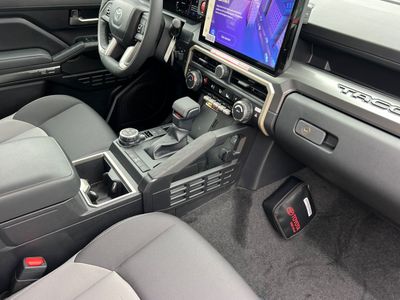 2025 Toyota Tacoma i-FORCE MAX - Photo 15