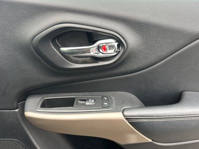 2017 Jeep Cherokee - Photo 19