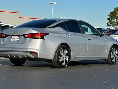 2019 Nissan Altima - Photo 2