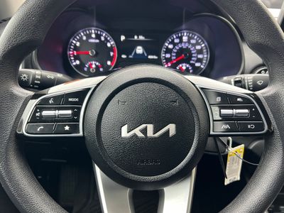 2023 Kia Forte - Photo 22