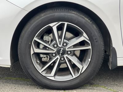 2023 Kia Forte - Photo 27