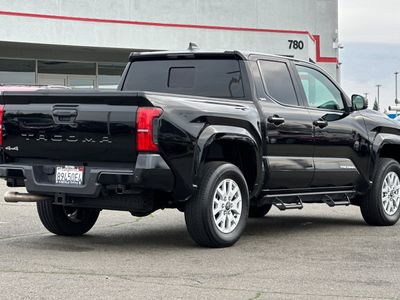 2025 Toyota Tacoma - Photo 2