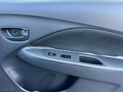 2012 Toyota Yaris - Photo 18