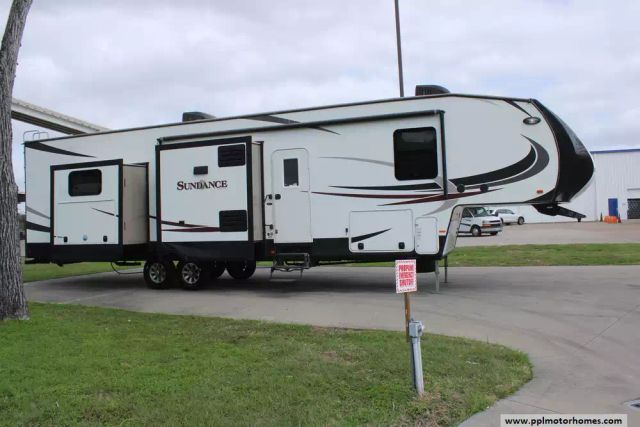 2017 Heartland 3700RLB