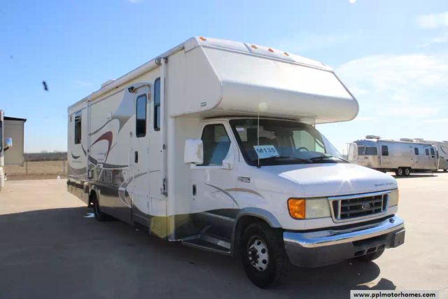 2005 Winnebago 31C