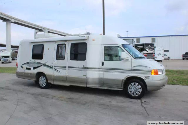 2002 Winnebago 22FD