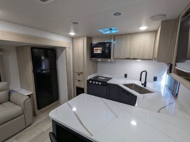 2025 Winnebago Minnie
