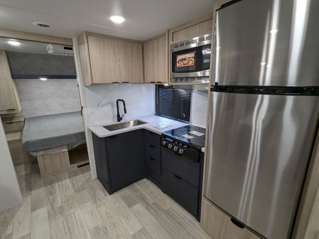 2025 Winnebago Minnie