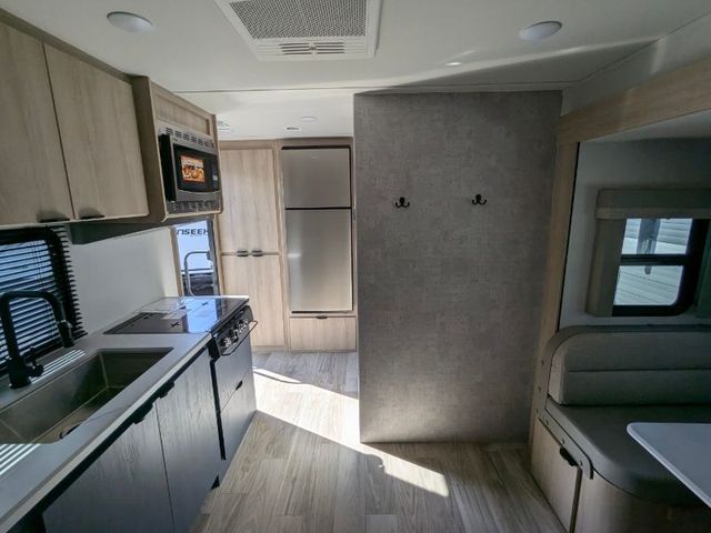 2025 Winnebago Minnie