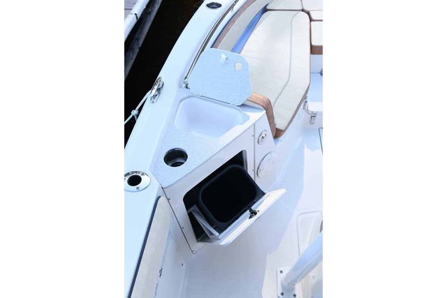 2025 Stingray 236CC