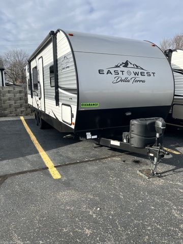 2021 East to West Della Terra