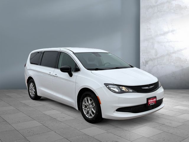 2024 Chrysler Voyager
