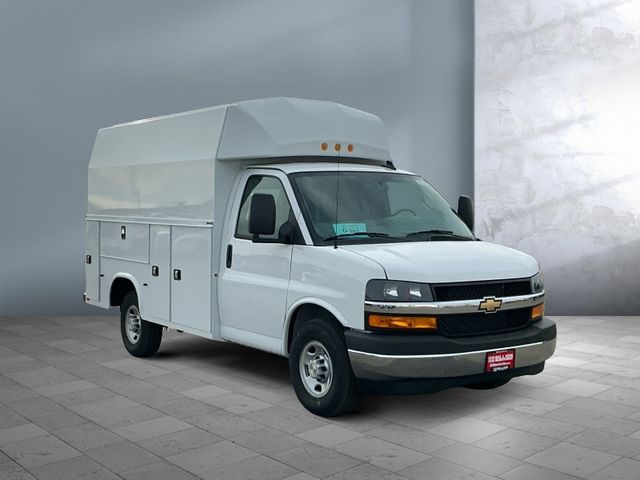 2025 Chevrolet Express Commercial Cutaway
