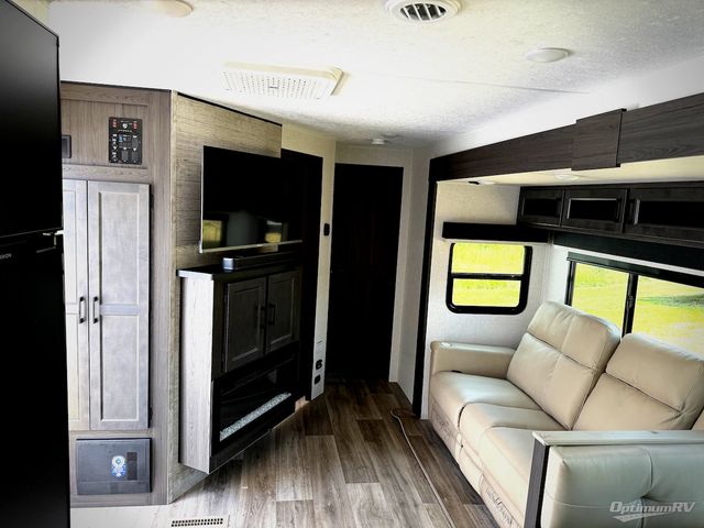 2025 Venture RV SportTrek
