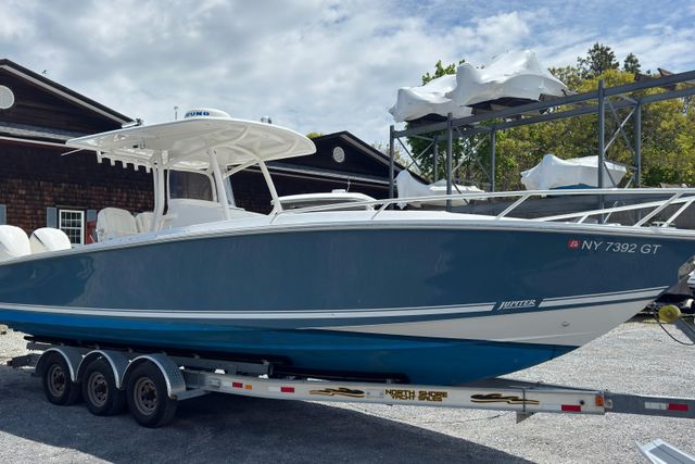 2013 Jupiter 32 Cuddy