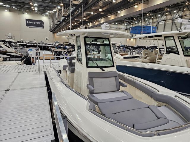 2025 Boston Whaler 250 OUTRAGE