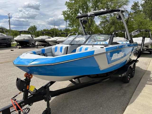 2025 Malibu 21 LX