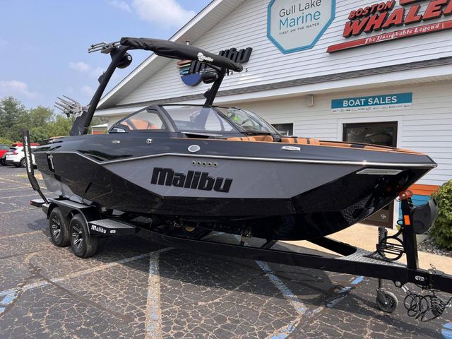 2025 Malibu 22 LSV