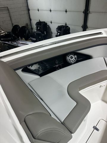 2026 Boston Whaler 330 VANTAGE