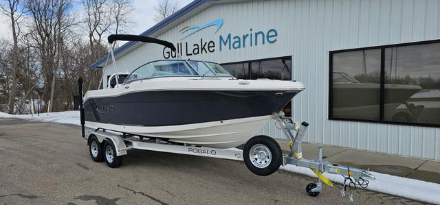 2025 Robalo R207