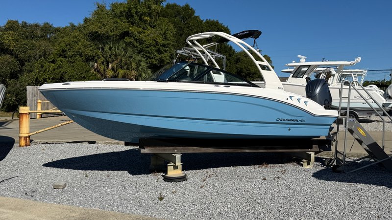 2026 Chaparral 21 SSI OB — front three-quarter view