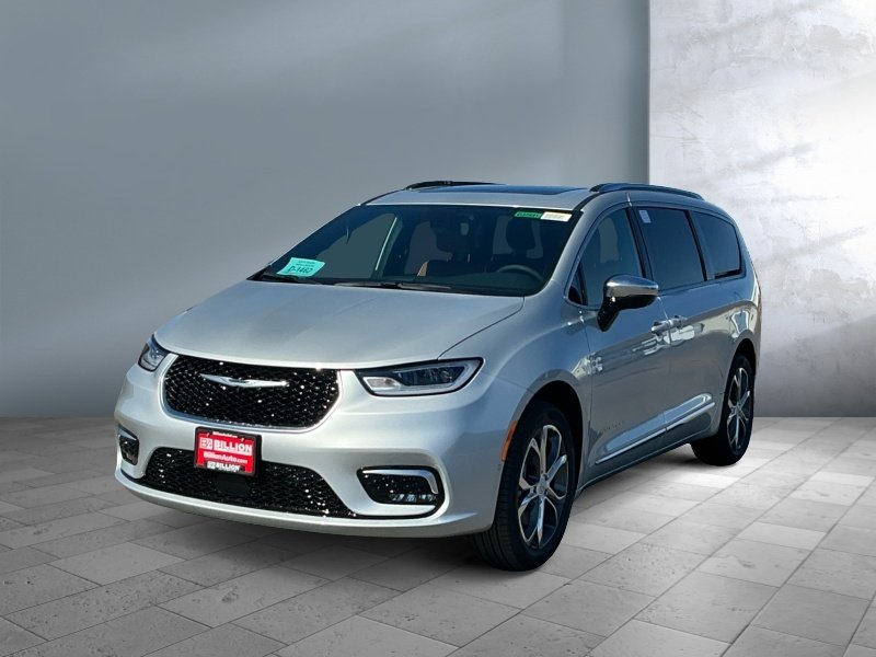 2026 Chrysler Pacifica — front three-quarter view