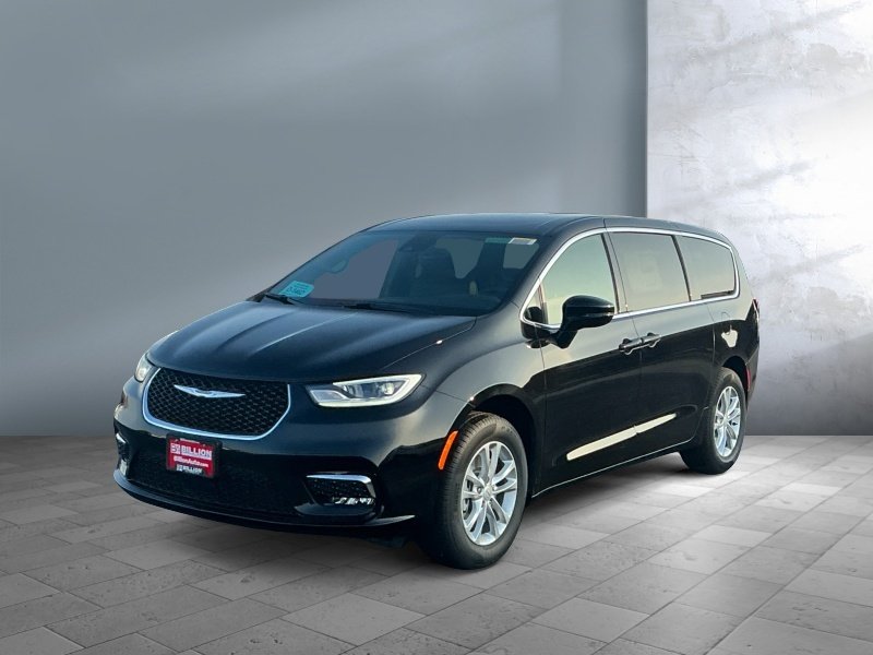 2026 Chrysler Pacifica — front three-quarter view
