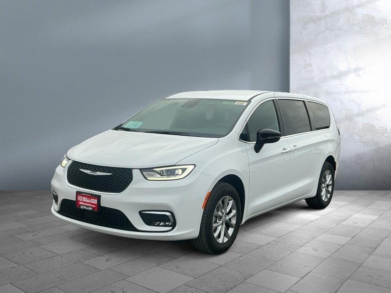 2026 Chrysler Pacifica — front three-quarter view