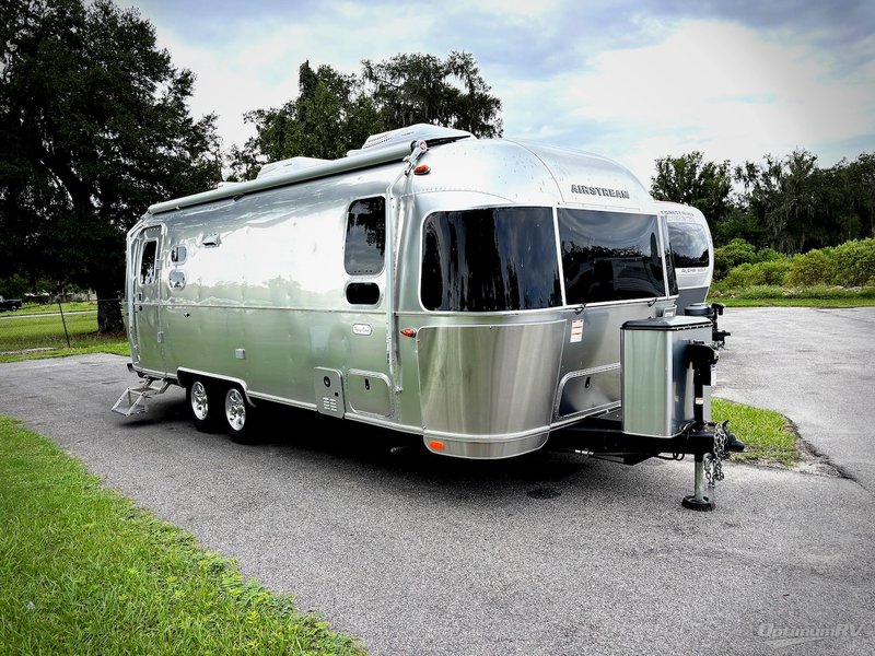 2023 Airstream Flying Cloud — front three-quarter view