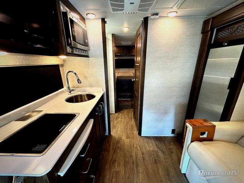 2021 Tiffin Wayfarer — front three-quarter view