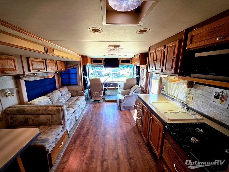 2005 Tiffin Allegro — front three-quarter view