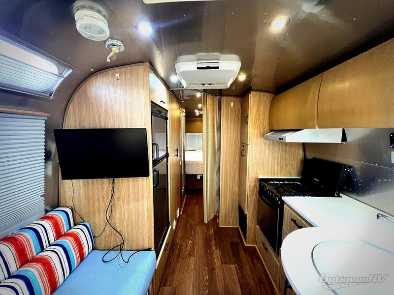 2007 Airstream Safari — front three-quarter view