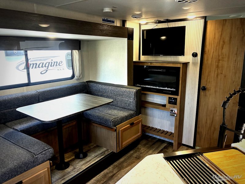 2024 Forest River Cherokee Grey Wolf — front three-quarter view