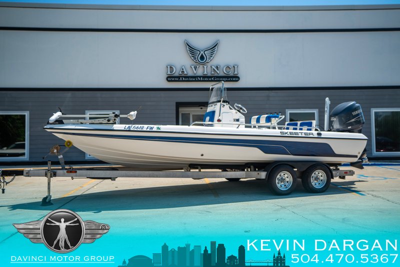 2010 Skeeter ZX 22 V in White / Blue — front three-quarter view