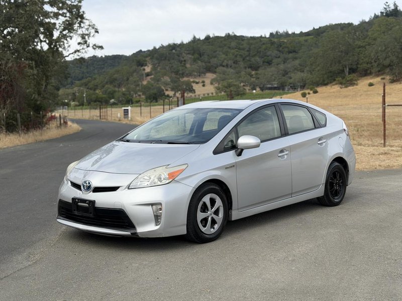 2015 Toyota Prius in Silver — front three-quarter view