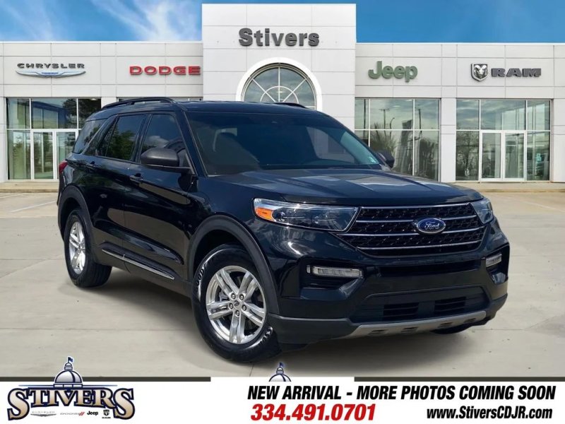 2020 Ford Explorer XLT in Black — front three-quarter view